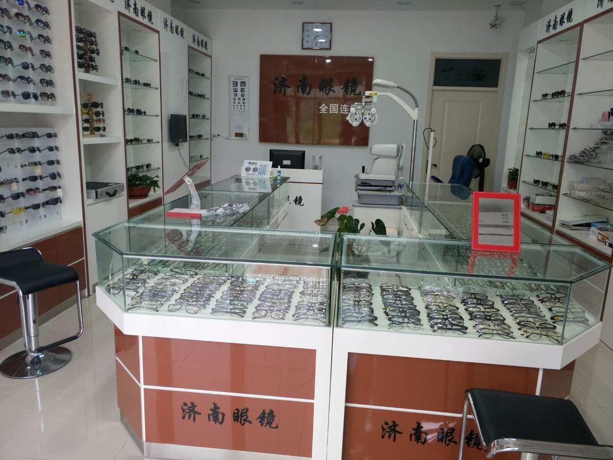 配标准眼镜,请到济南眼镜店,济南眼镜店位于峡山区潍坊实验.